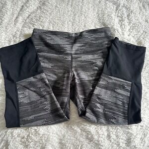 Brooks Running Crop Leggings Womens Small Gray Black Geometric Print Athletic